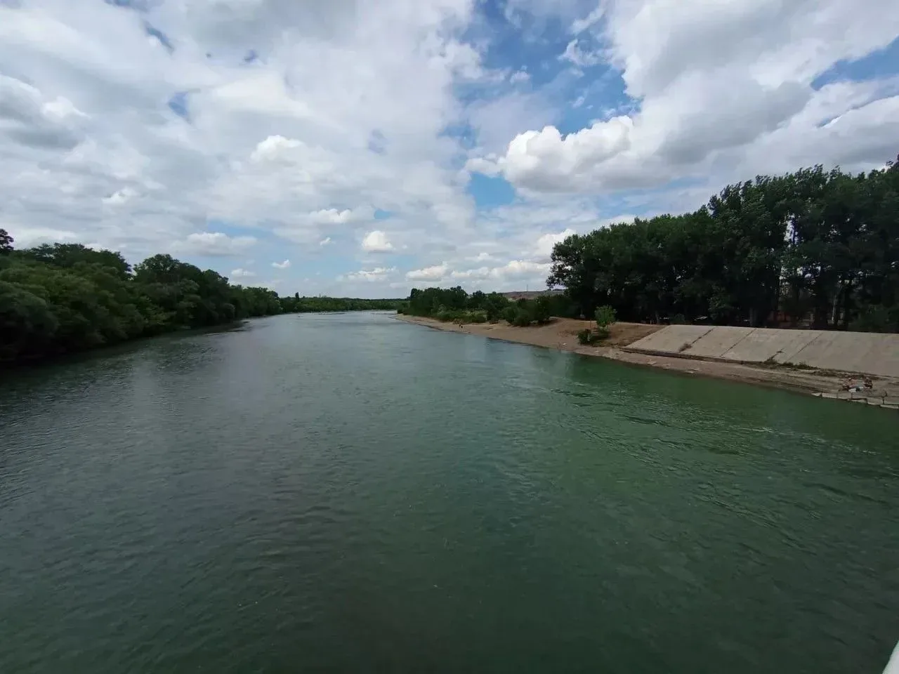 Состояние уровня воды в реках Краснодарского края на данный момент не превышает критических отметок 