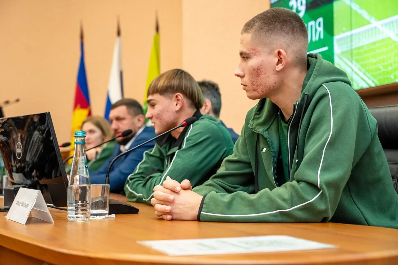 В Кубанском ГАУ прошла встреча с сектором активной поддержки ФК «Краснодар» 🖤💚  ⚽️ В зале собрались 