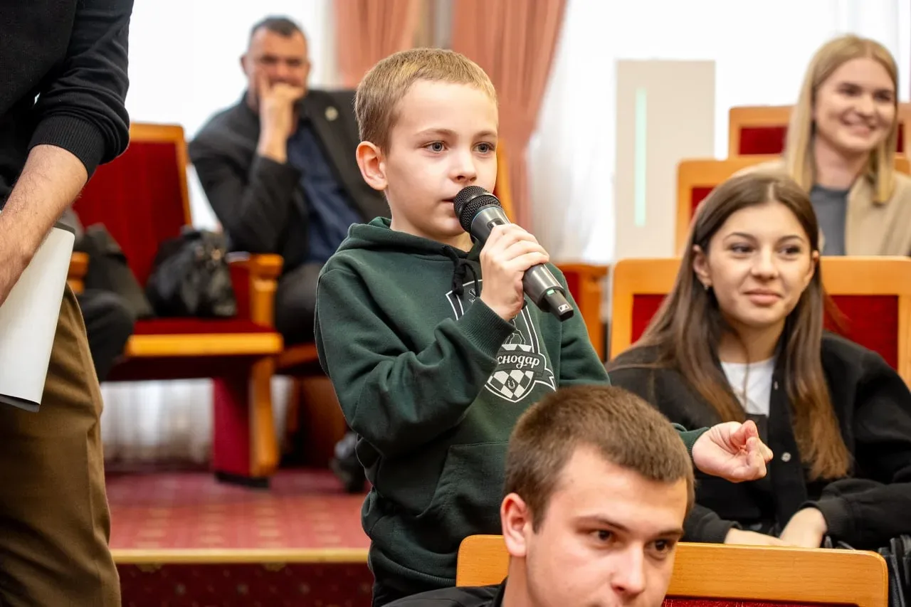В Кубанском ГАУ прошла встреча с сектором активной поддержки ФК «Краснодар» 🖤💚  ⚽️ В зале собрались 