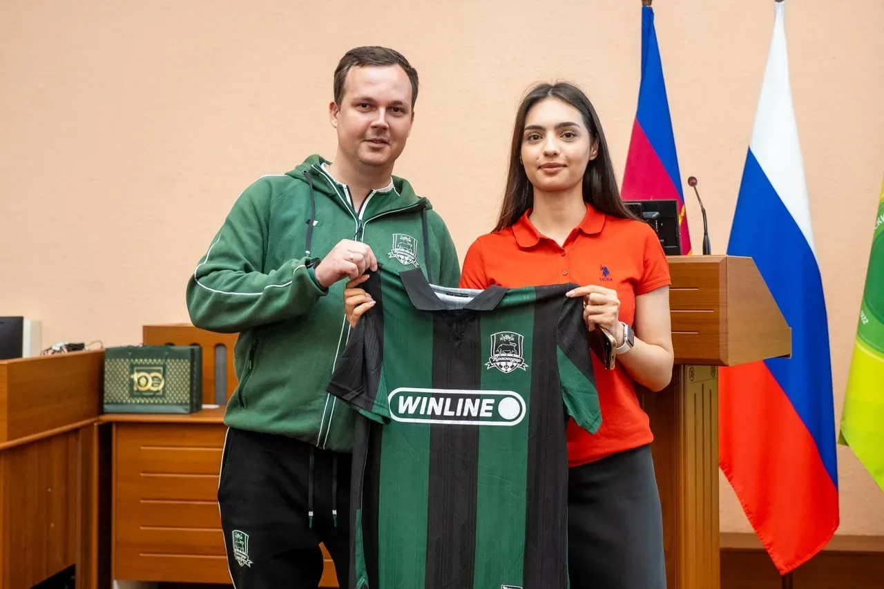 В Кубанском ГАУ прошла встреча с сектором активной поддержки ФК «Краснодар» 🖤💚  ⚽️ В зале собрались 