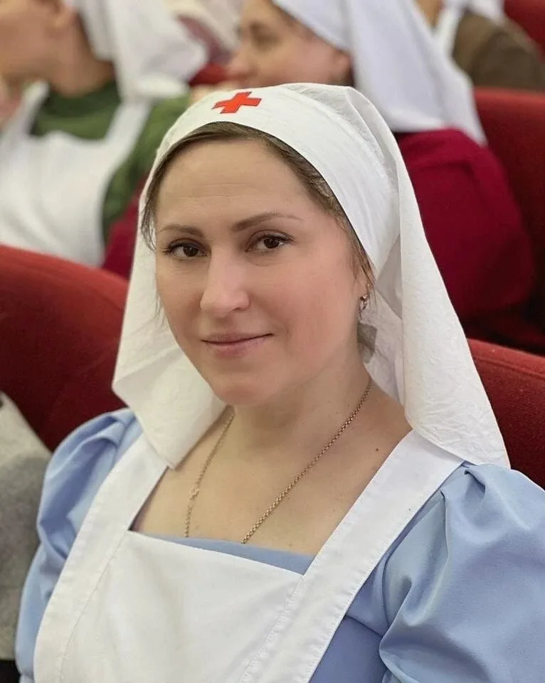 Милиция - банк - монастырь - больница  В трудовой книжке сестры милосердия Юли порядок именно такой.