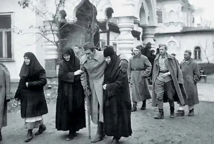 С Днём Победы!   Несколько фактов о том, как люди Церкви помогали в годы войны  🔹 Когда святитель Лу