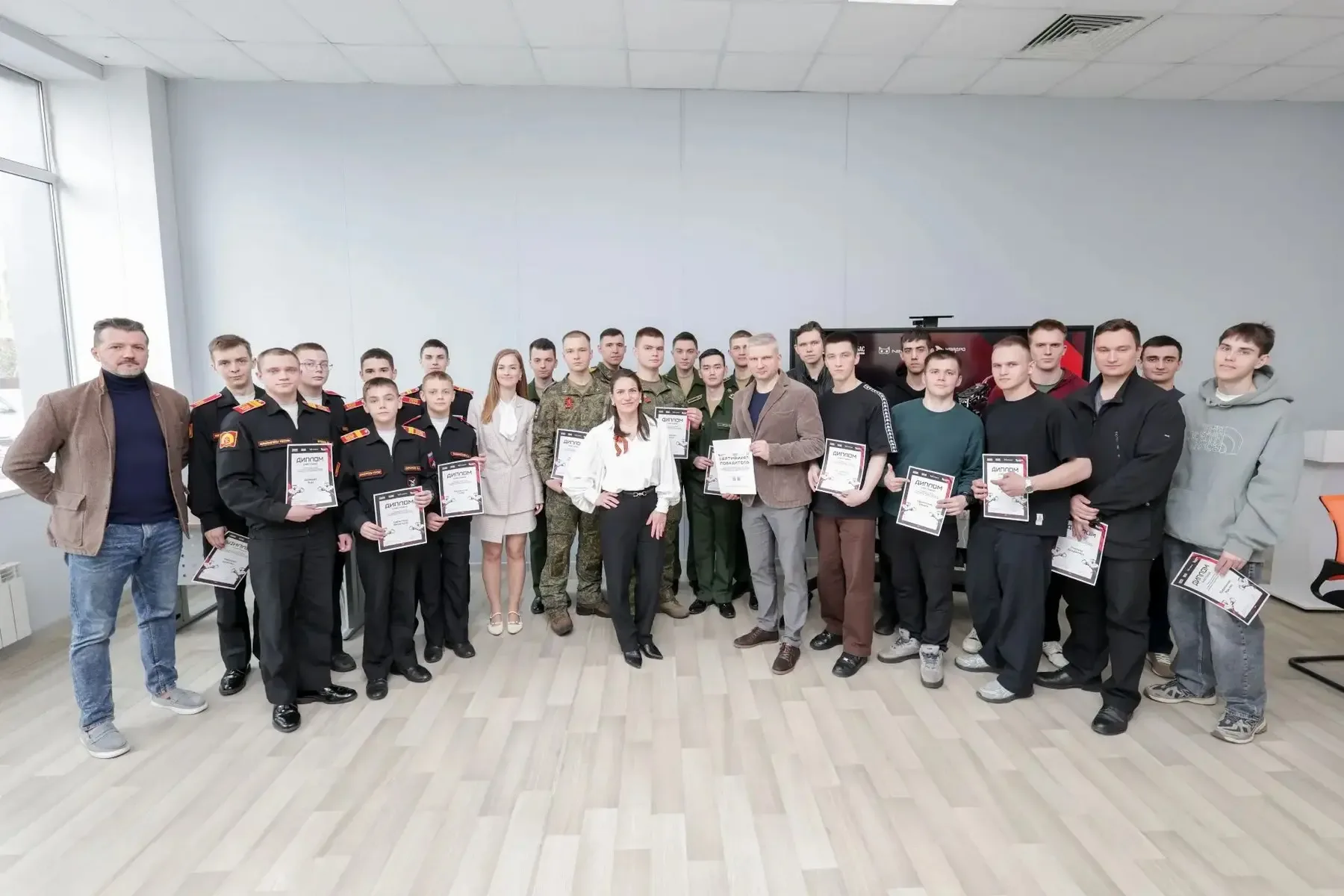 В Технопарке Санкт-Петербурга прошёл товарищеский турнир по управлению дронами, посвящённый 81-й год