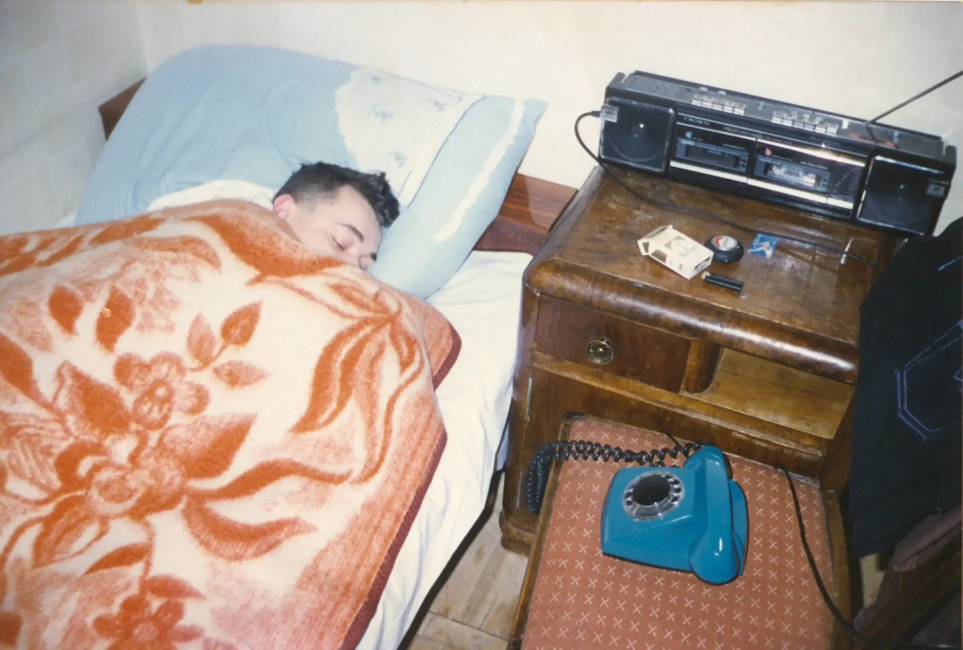 Момент, когда ты впервые слышишь свою песню на всю страну, вполне может застать тебя не в лимузине, 
