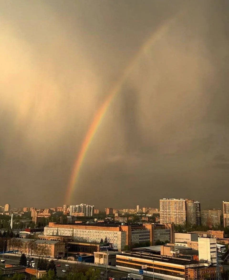 🌈 Небо в Мытищах после весенней грозы   Подписаться на @mk_oblast