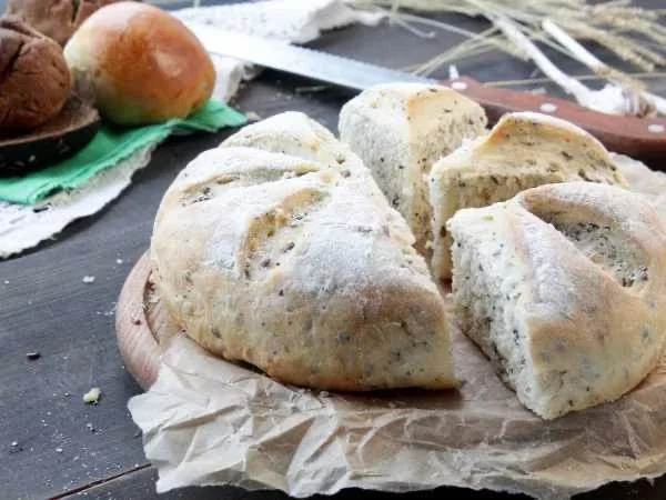 🍞 Хлеб с семенами льна и овсяными хлопьями.  Ингредиенты:  • Пшеничная мука в/с — примерно 500 г • Р