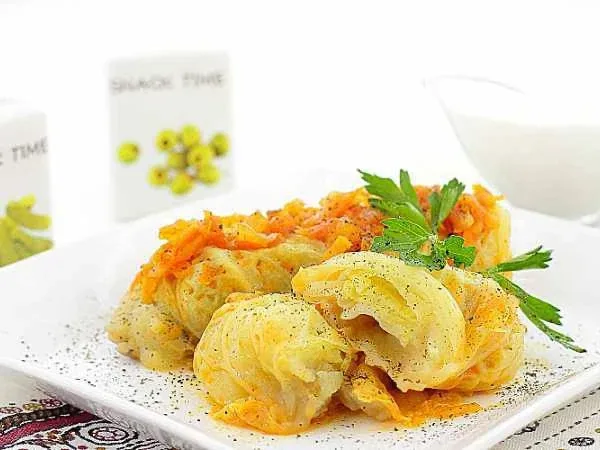 🥬 Голубцы с картошкой и грибами.  Ингредиенты:   • Капуста савойская – 850 г Начинка:  • Картофель –