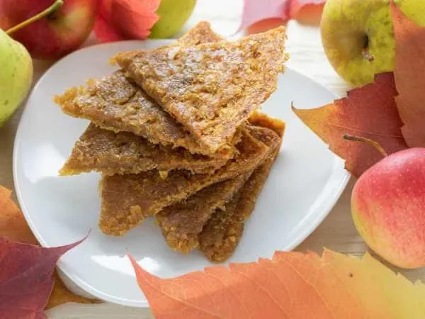 🍎 Пастила из яблок в микроволновке.  Ингредиенты:  • Яблоки – 1000 г  Приготовление:  1. Яблоки очис