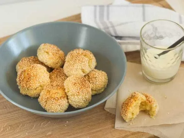 🍪Постное кунжутное печенье.  Ингредиенты:  • Мука пшеничная - 150 г • Сахар - 50 г • Масло раститель