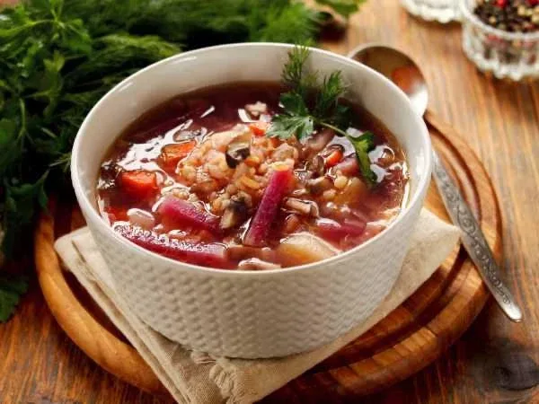 🍲 Постный суп с булгуром.  Ингредиенты:  • Булгур — 2 ст. л. • Картофель — 2 шт. • Лук — 1 шт. • Мор