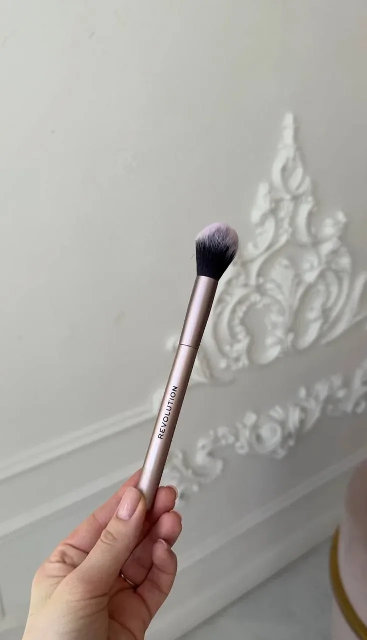 Девочки, найден очень достойный набор кистей «Back to Base-ics» от MAKEUP REVOLUTION.  Набор подойдё