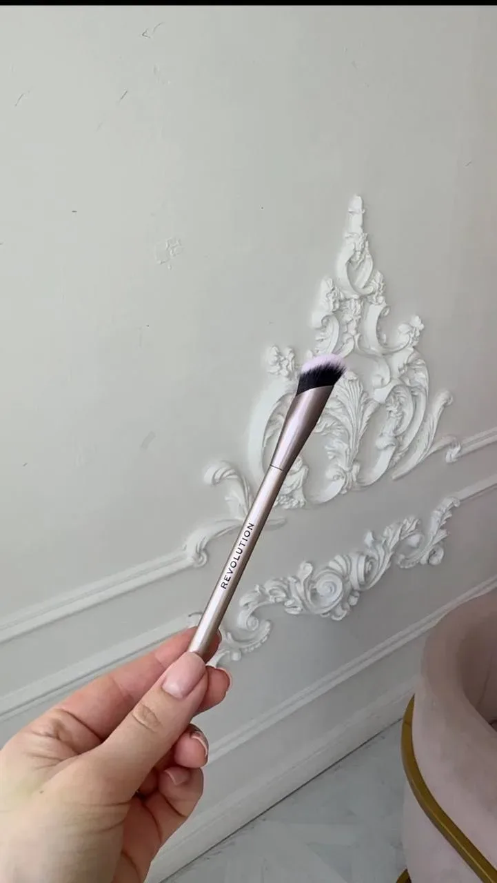 Девочки, найден очень достойный набор кистей «Back to Base-ics» от MAKEUP REVOLUTION.  Набор подойдё
