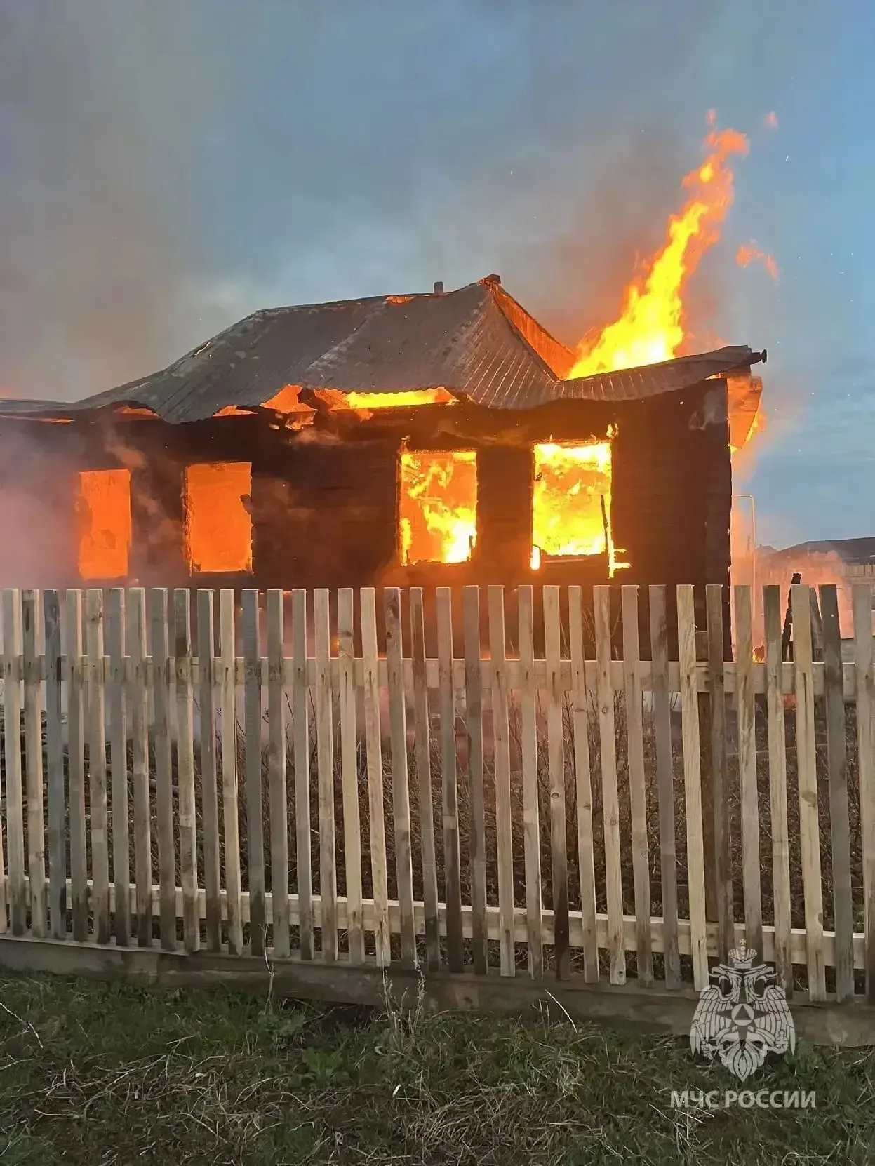 ‼️Две трагедии за ночь: в Уфе и Учалинском районе при пожарах погибли 4 человека.  🔥В Уфе в многоква