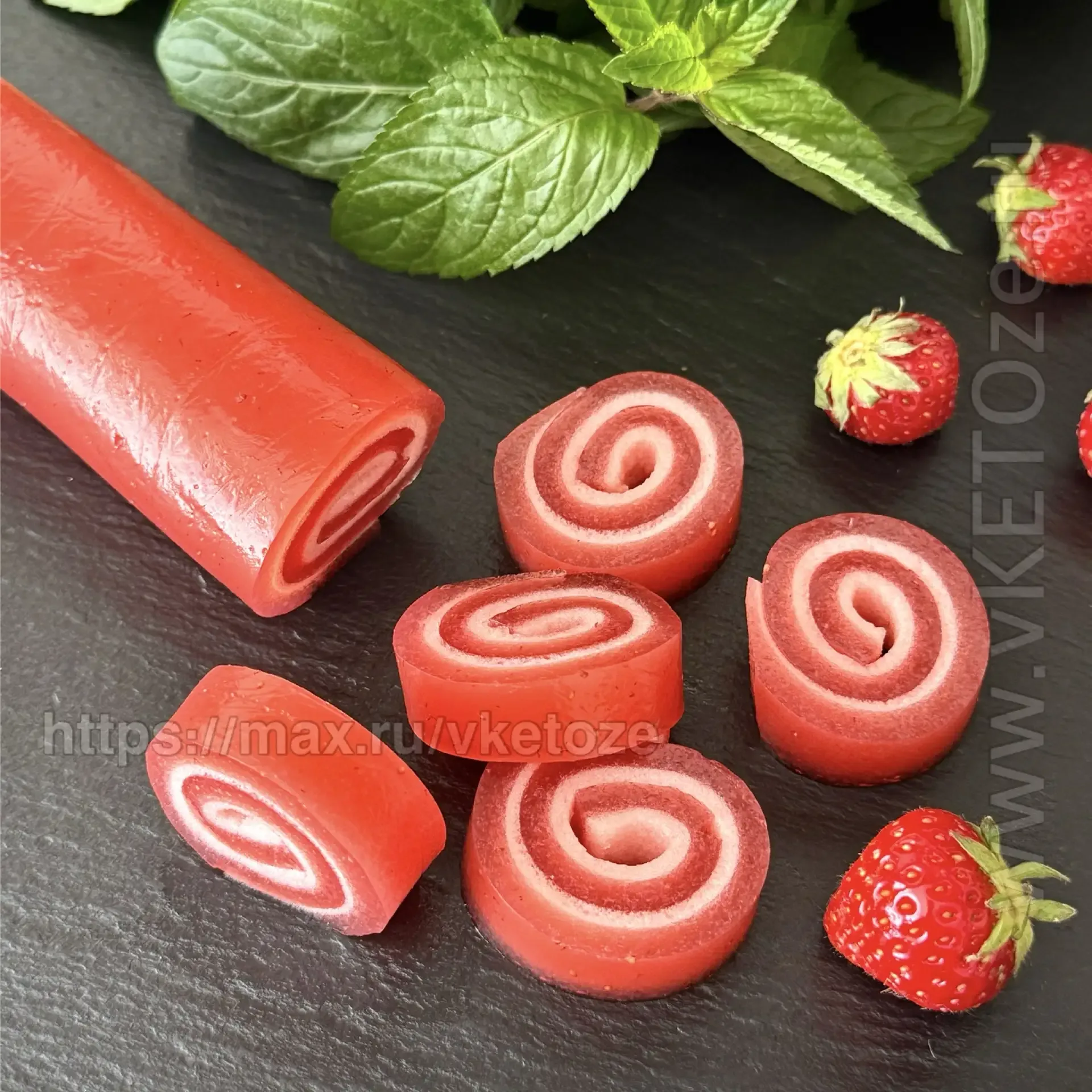 Мармелад клубничный (двухслойный) (КЕТО-рецепт) 🍓🍃  🔸Клубника - 150г (выход протертого пюре 100г)  Ж