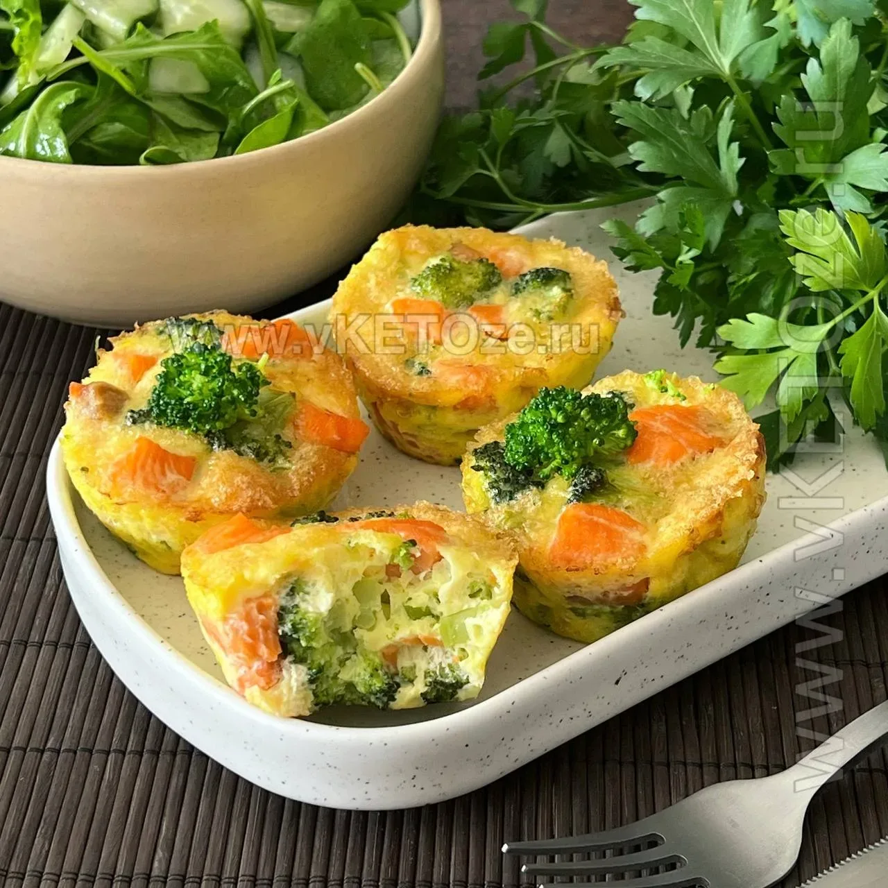 Яичные маффины с рыбой и брокколи 🥦   🔸Яйца – 2 шт 🔸Рыба филе (у меня форель) – 100г 🔸Брокколи – 70г