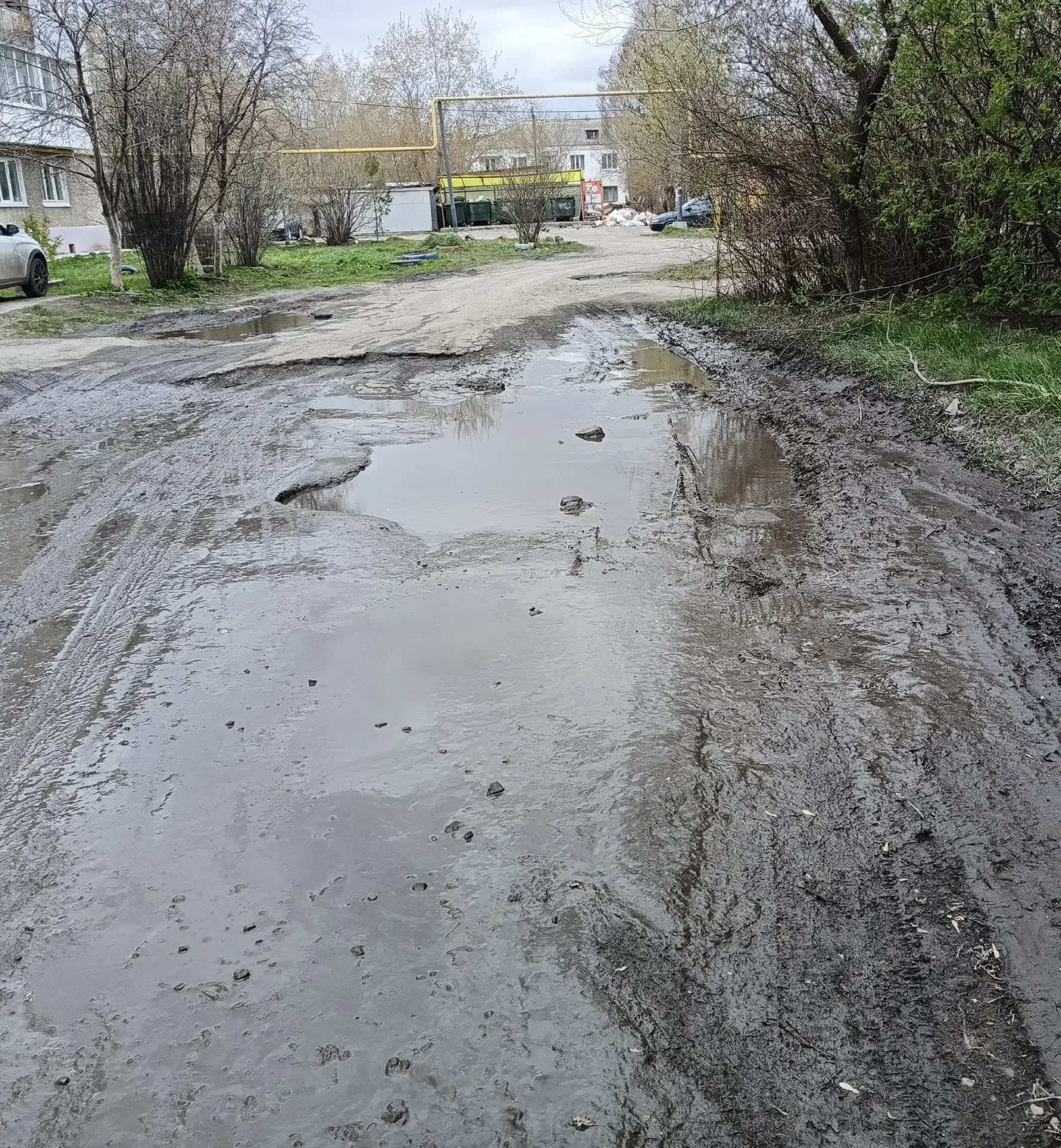 Прошу обратить внимание на участок дороги расположенный по улице Максима Горького между домами 7а, 7