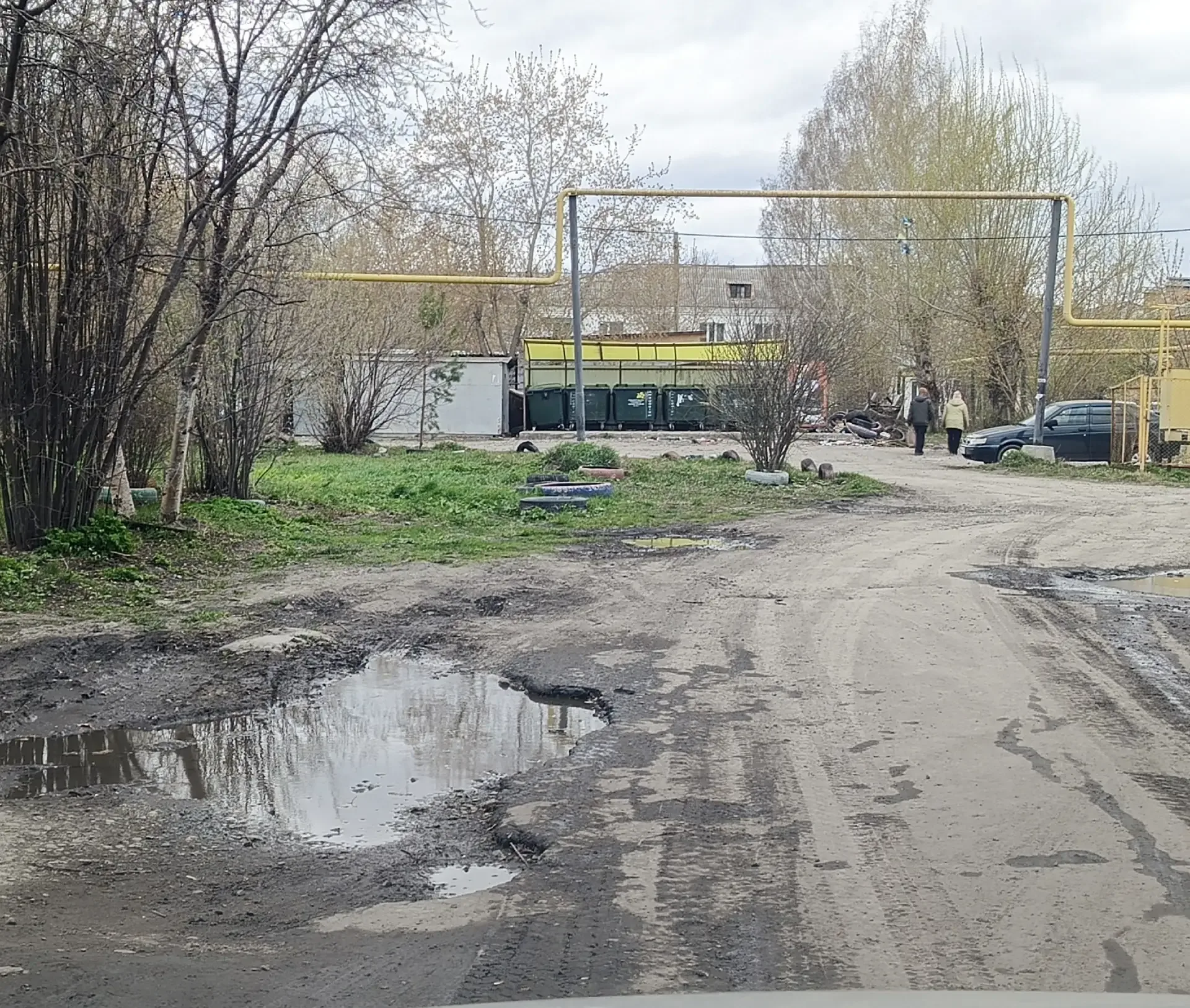 Прошу обратить внимание на участок дороги расположенный по улице Максима Горького между домами 7а, 7