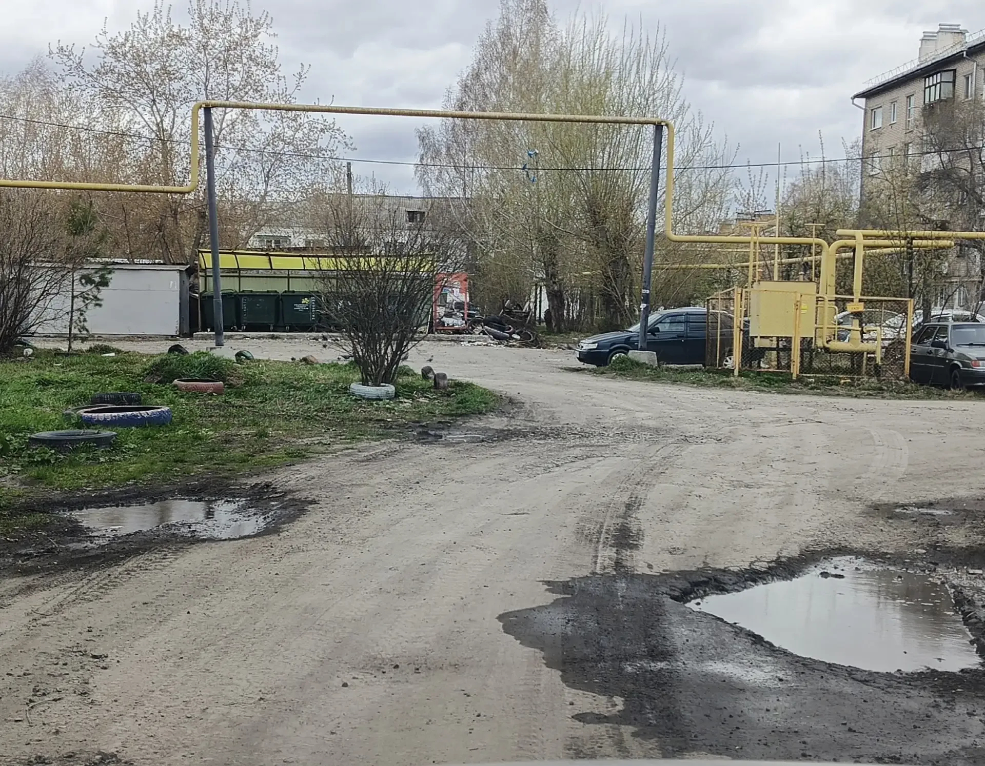 Прошу обратить внимание на участок дороги расположенный по улице Максима Горького между домами 7а, 7