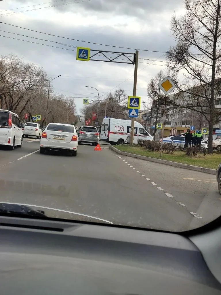 🚨В Братске сотрудники Госавтоинспекции разбираются в обстоятельствах ДТП с участием несовершеннолетн