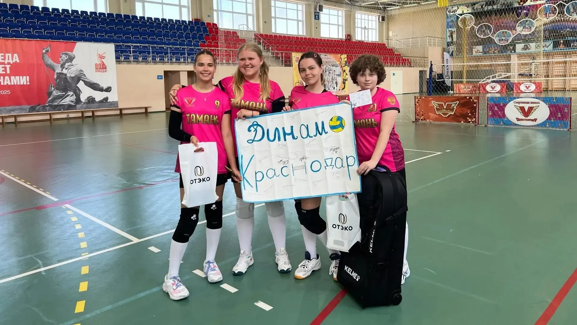 🏆 Сыграть на одной площадке с кумиром — мечта любого спортсмена, а для юных волейболистов Темрюкског