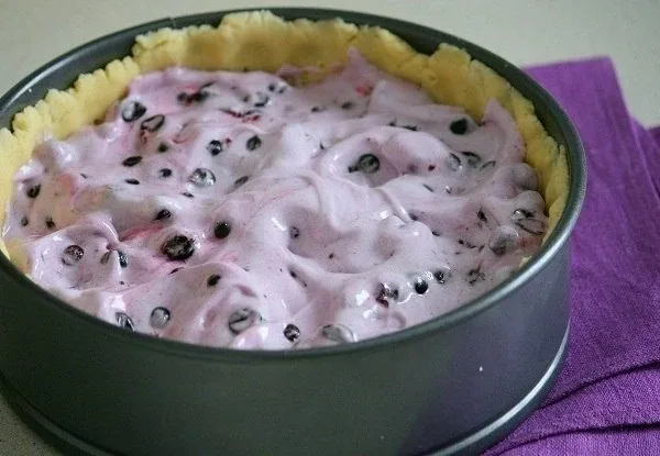 ПИРОГ СО СМОРОДИНОЙ😋  1,5 стакана + 1,5 ст.ложки муки + 125 г сливочного масла + 220 г сахара + 1 ч.