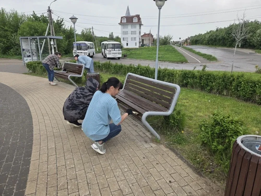 🌿 Сегодня сотрудники администрации Жигулёвска приняли активное участие во Всероссийском субботнике. 