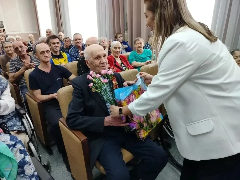 С наступающим Днём Победы! ⁣ Накануне великого праздника руководители Минтруда Кузбасса поздравили в