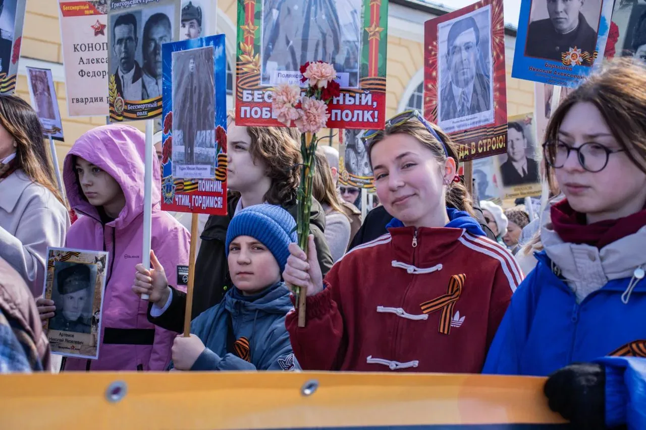🎗️ Герои снова прошли в строю   Сегодня в регионах организовали шествия Бессмертного полка. Эта трад
