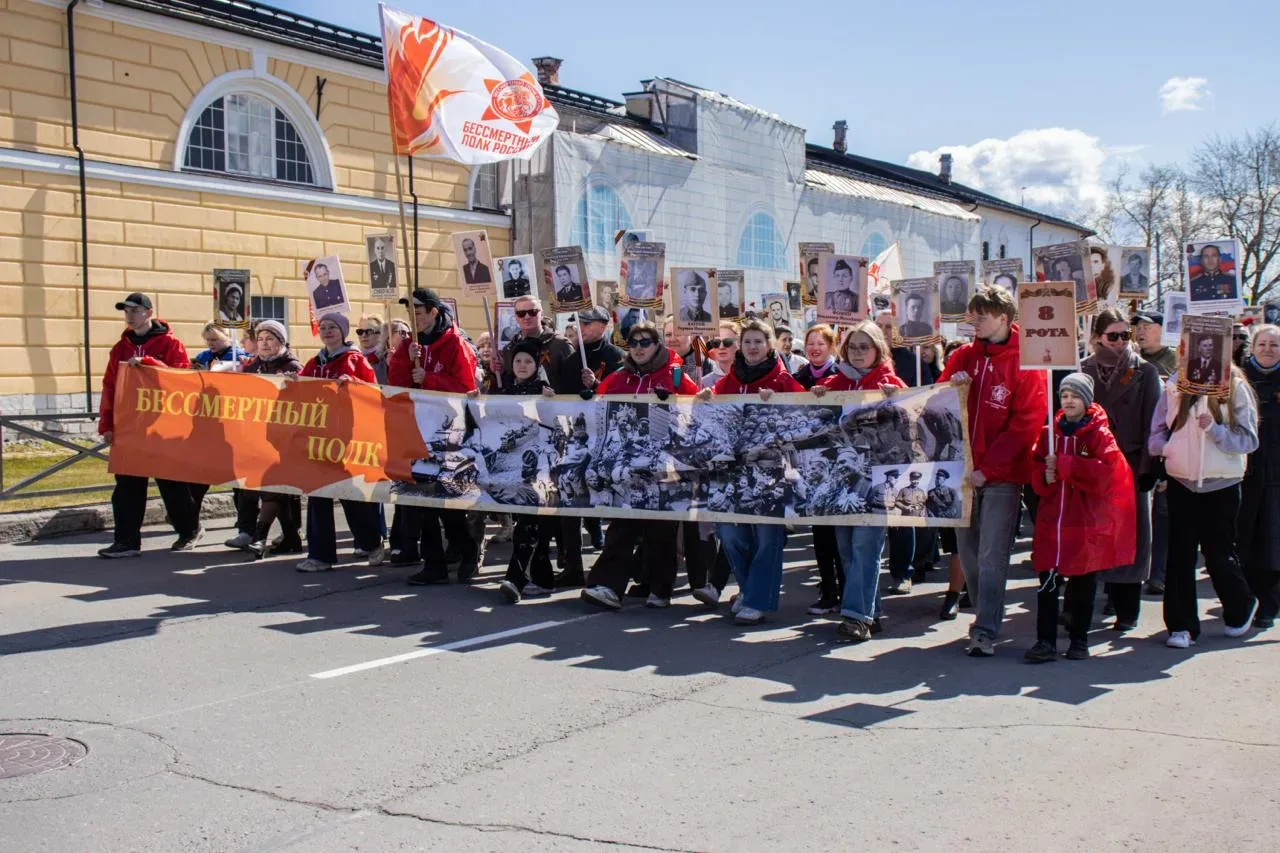 🎗️ Герои снова прошли в строю   Сегодня в регионах организовали шествия Бессмертного полка. Эта трад
