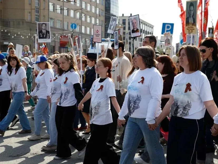 🎗️ Герои снова прошли в строю   Сегодня в регионах организовали шествия Бессмертного полка. Эта трад