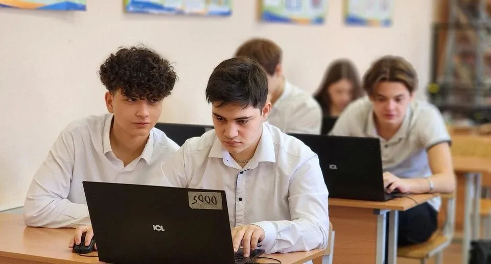 🤖 Ученики школы в Химках создали робота-сортировщика  В школе №30 ребята уже несколько лет изучают о