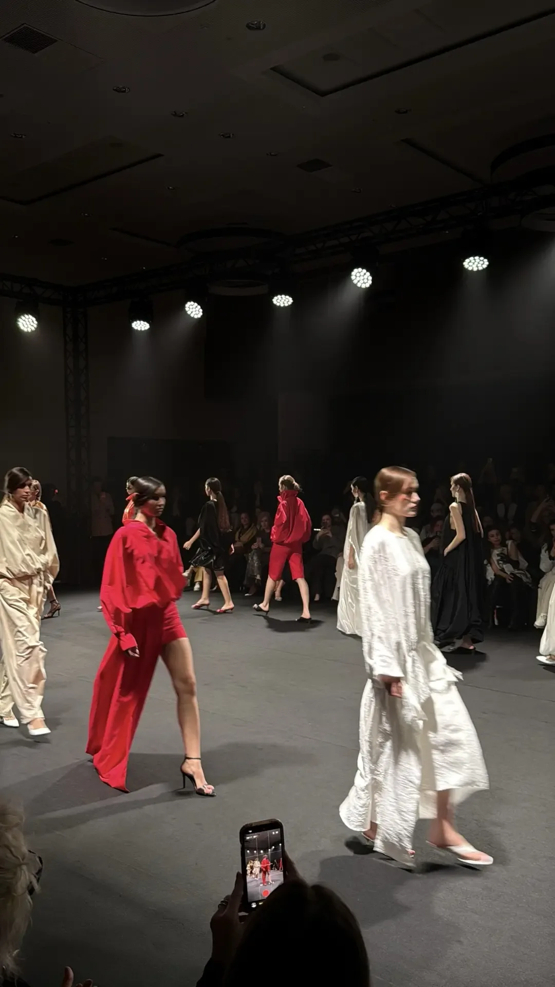 Sochi Fashion Week 🤎 Несколько кадров с открытия Недели Моды в Сочи - атмосфера, вдохновение, красив