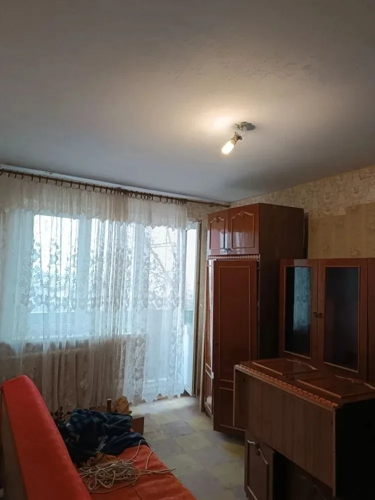 Срочно продам 1к квартиру, Орджоникидзевский район),  Комсомольский бульвар 6/9, в жилом состоянии. 