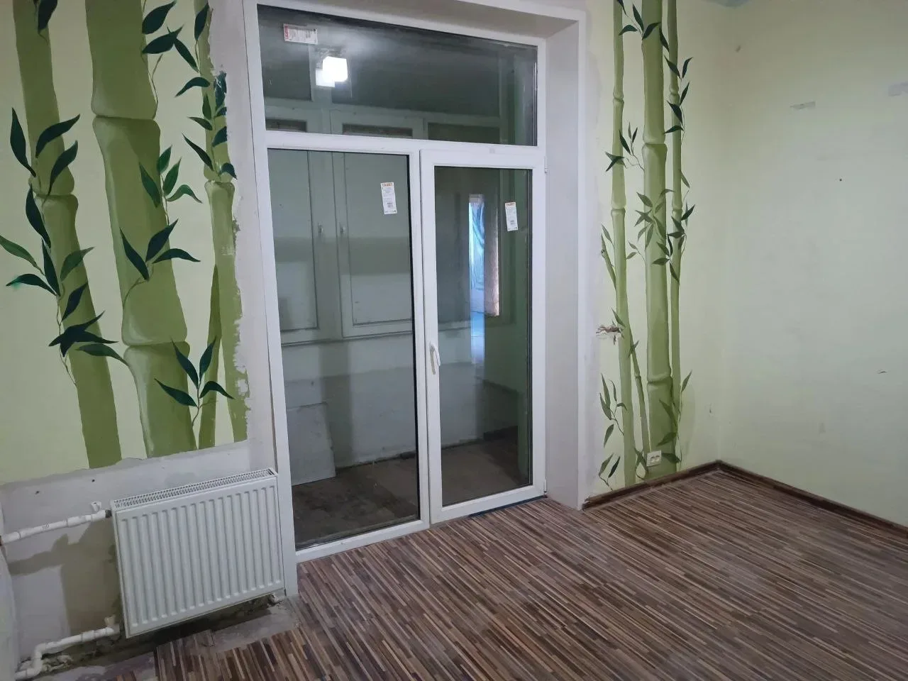 Продаётся трёхкомнатная квартира в самом центре Мариуполя, возле драмтеатра, по ул.Артема 48. Кварти
