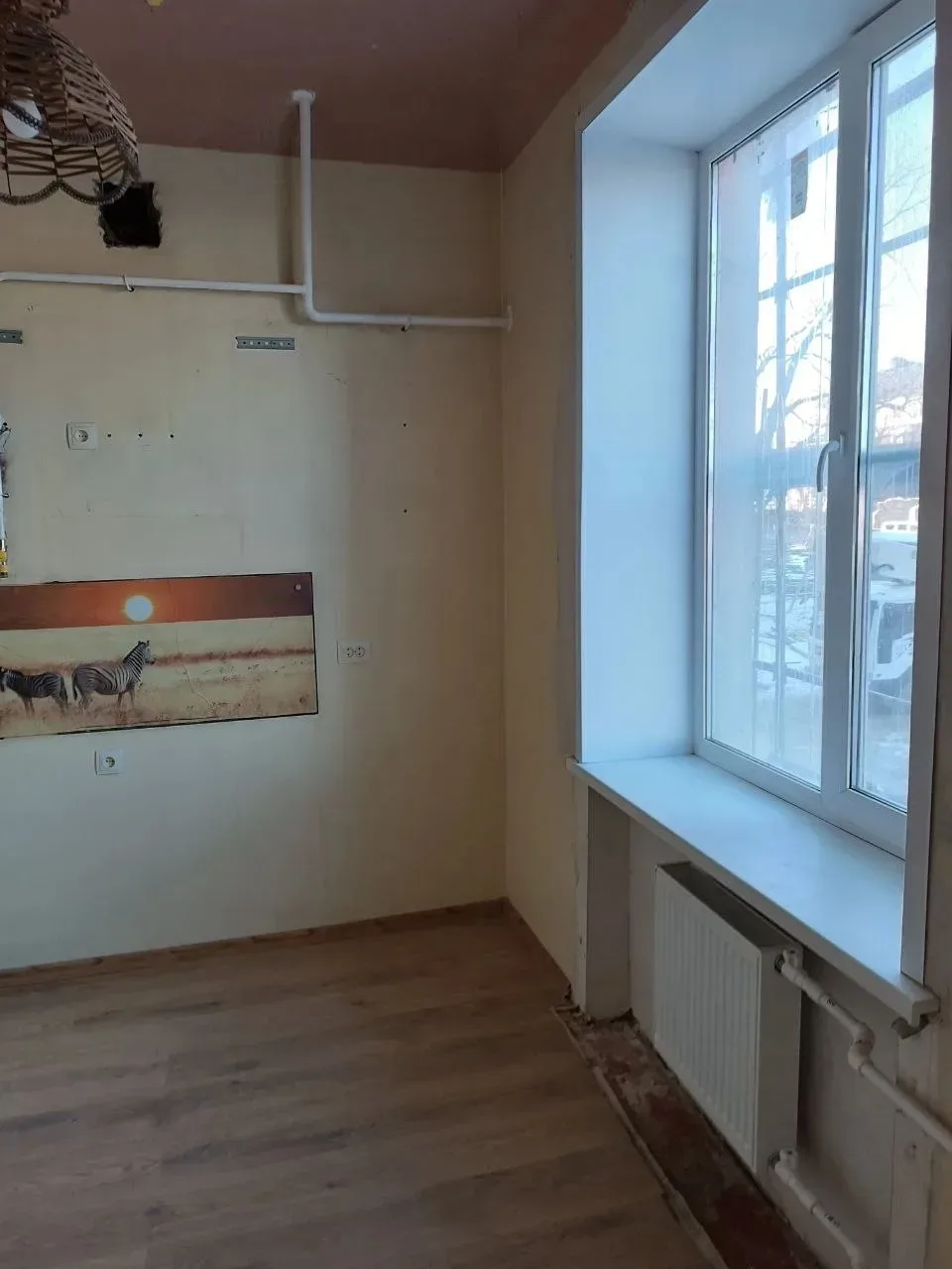 Продаётся трёхкомнатная квартира в самом центре Мариуполя, возле драмтеатра, по ул.Артема 48. Кварти