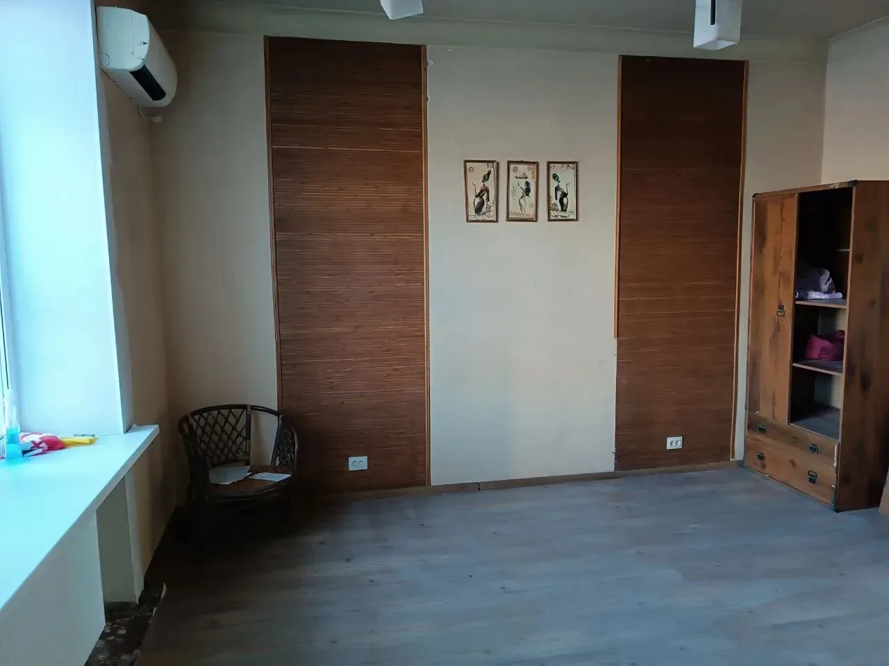 Продаётся трёхкомнатная квартира в самом центре Мариуполя, возле драмтеатра, по ул.Артема 48. Кварти