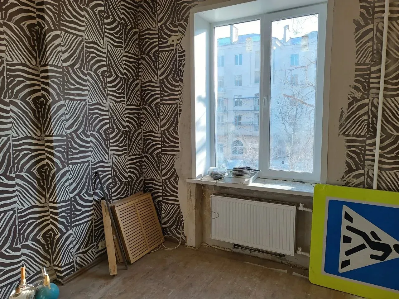 Продаётся трёхкомнатная квартира в самом центре Мариуполя, возле драмтеатра, по ул.Артема 48. Кварти