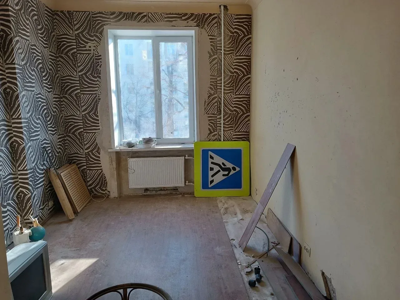 Продаётся трёхкомнатная квартира в самом центре Мариуполя, возле драмтеатра, по ул.Артема 48. Кварти
