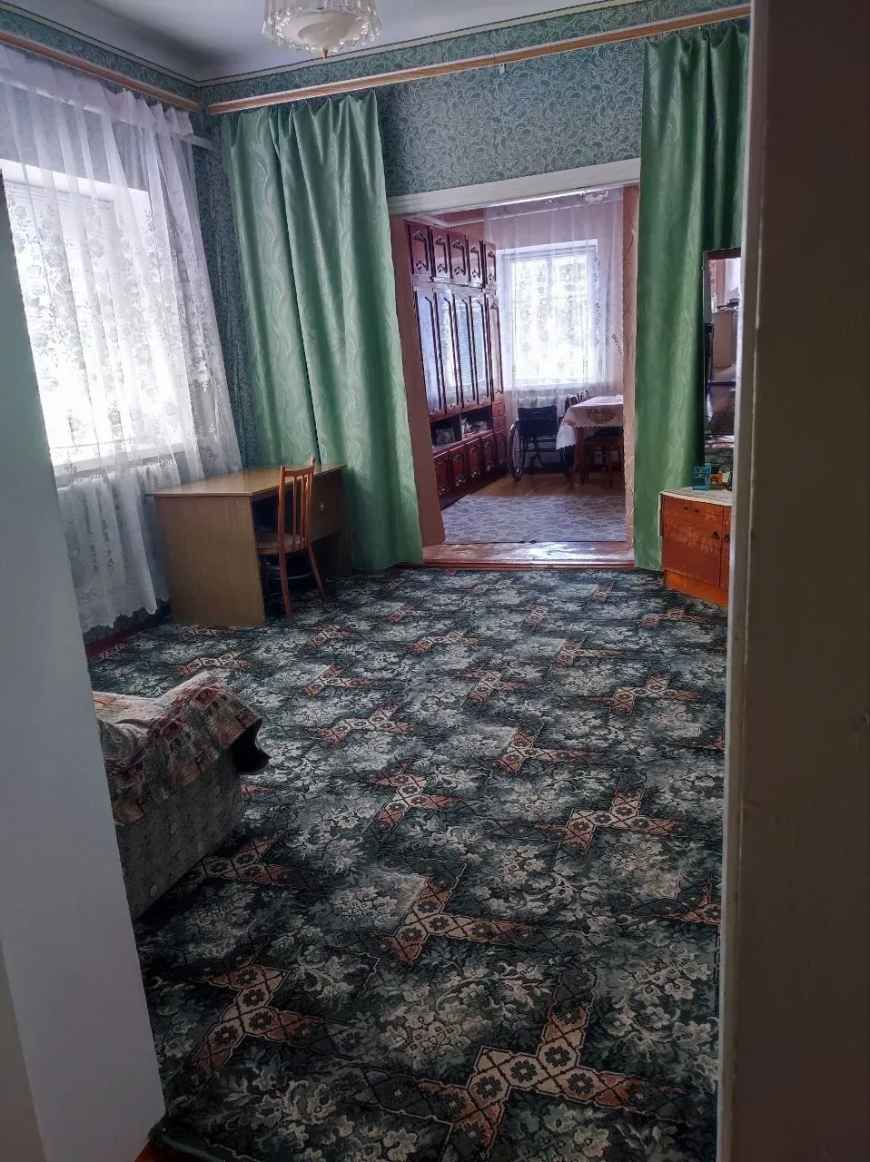 Продаётся благоустроенный дом в с.Урзуф,по улице Котовского. Общая площадь-96.3 кв.м.,жилая площадь-