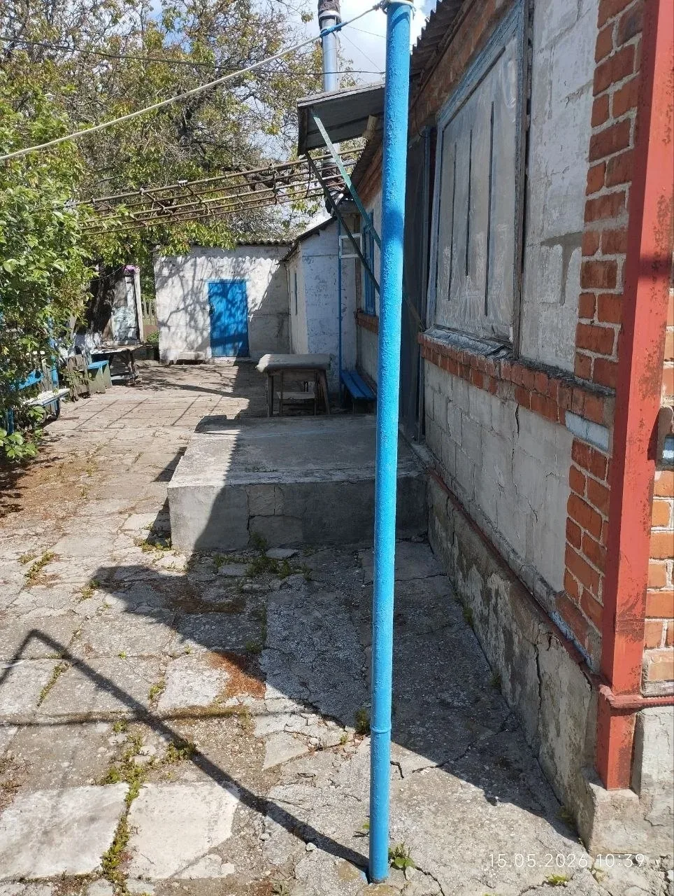 В продаже дом с пристройкой на участке 15соток. Пос.Ялта, 40 км от Мариуполя. До моря пешком 15 мину