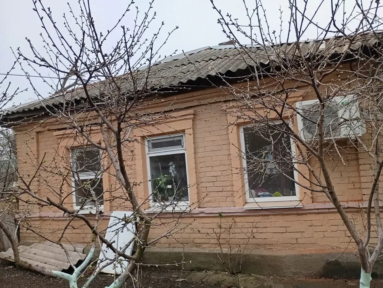 Продаётся дом в Новоазовском районе, от Седово 40 км, село Витава. Дом 70 кв. Приватизированная земл