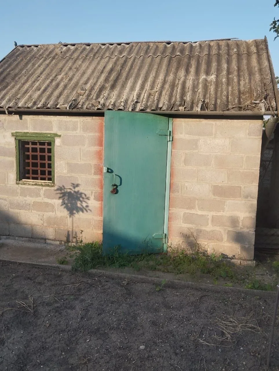 Продам прекрасный дом в самом чистом районе города Мариуполя -  Приморском. В доме 2 этажа, 4 комнат