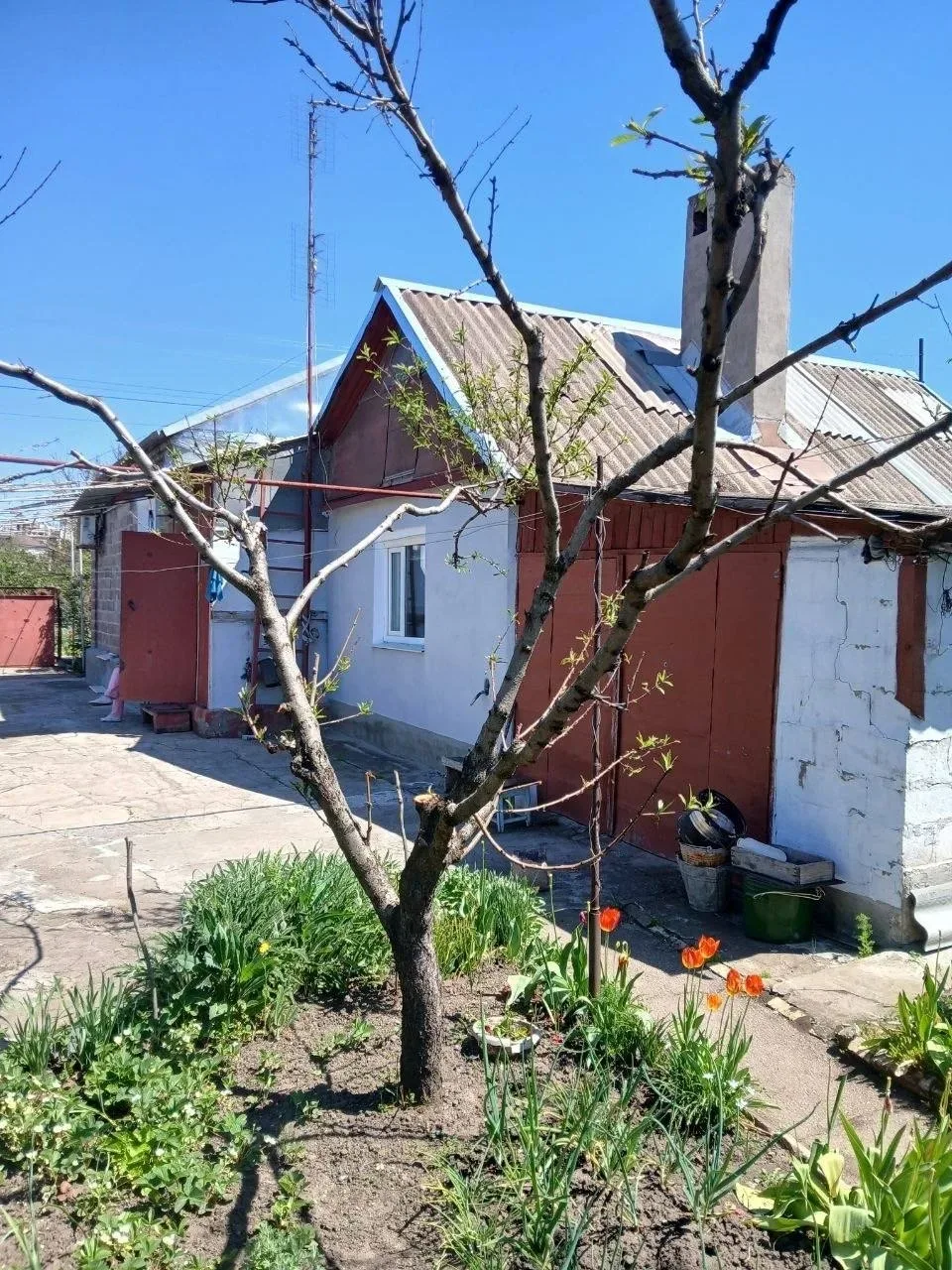 В продажу предлагается 5-ти комнатный дом Ильичевский  район , ул.Металлургическая. 85,5/36,9/9,2 , 