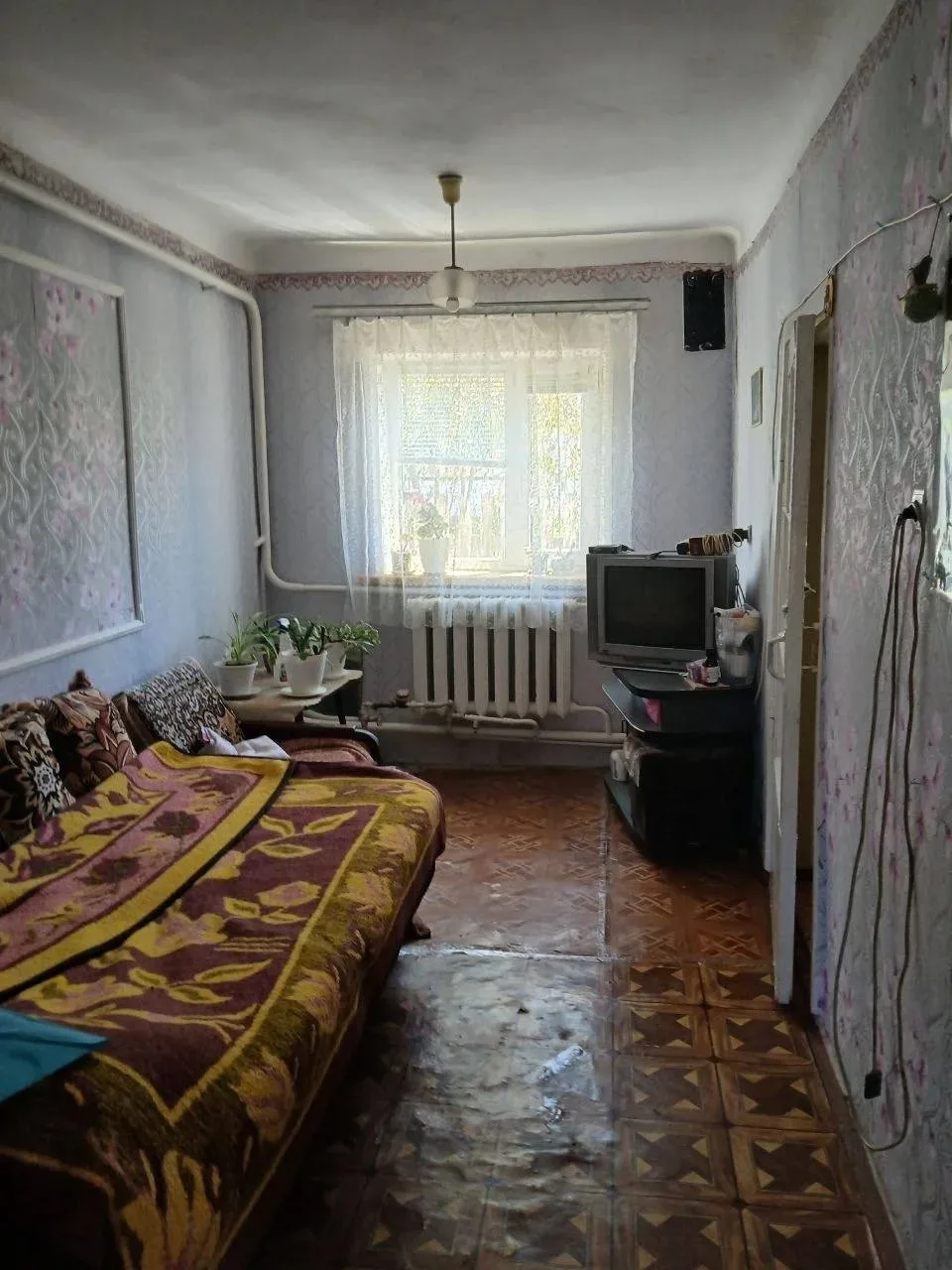 В продажу предлагается 5-ти комнатный дом Ильичевский  район , ул.Металлургическая. 85,5/36,9/9,2 , 