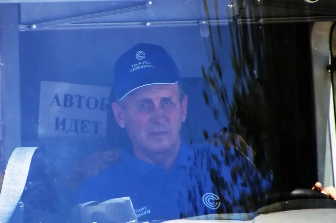 🚌 У водителей общественного транспорта в Свободном появилась фирменная форма  Современные автобусы н