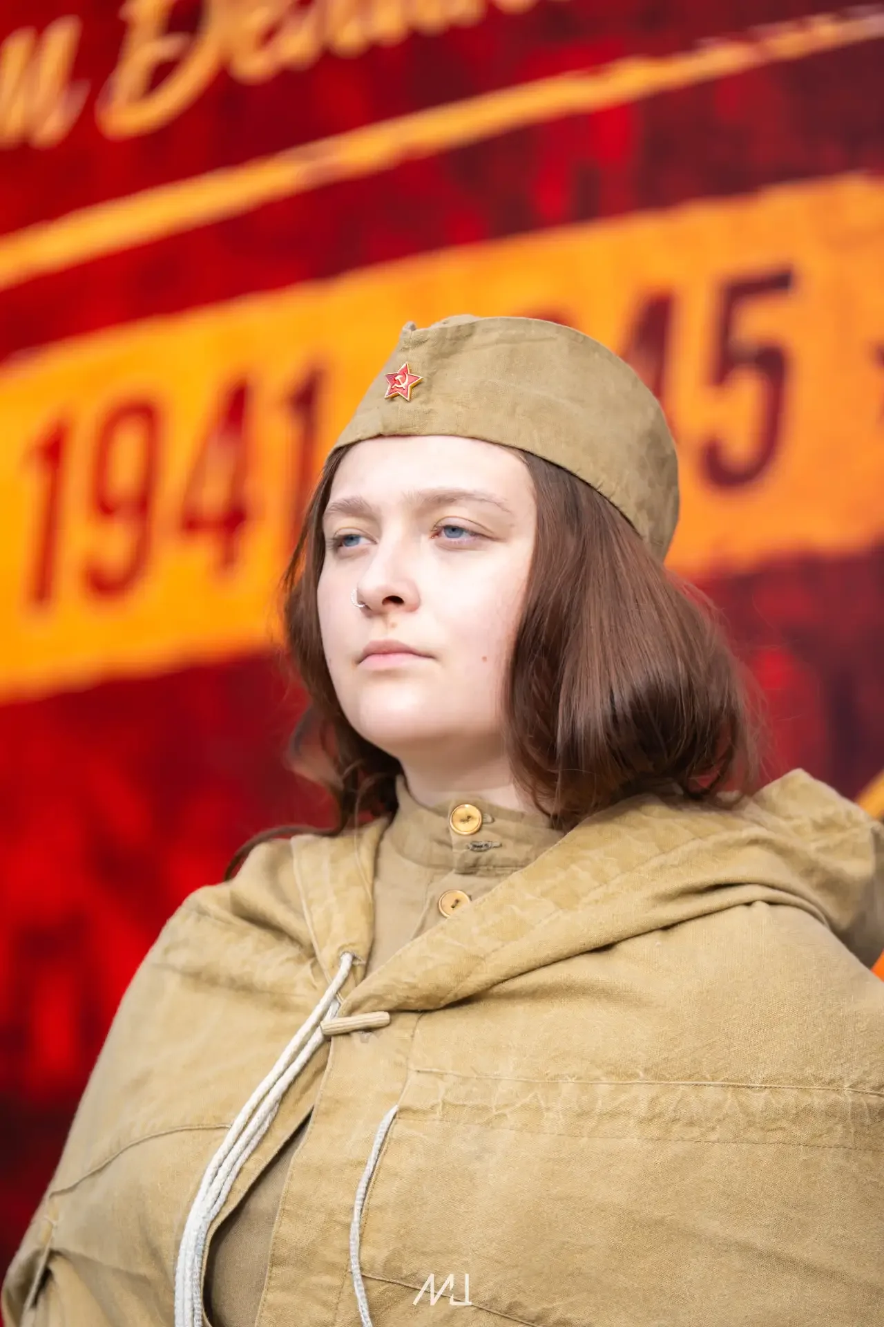 Наши студенты заступили в почетный караул  У входа в главный корпус ПетрГУ расположен почетный пост.