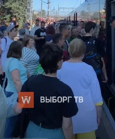 Почти миллион человек приехали из Петербурга в Выборг на майских: и это только на электричках!    Же