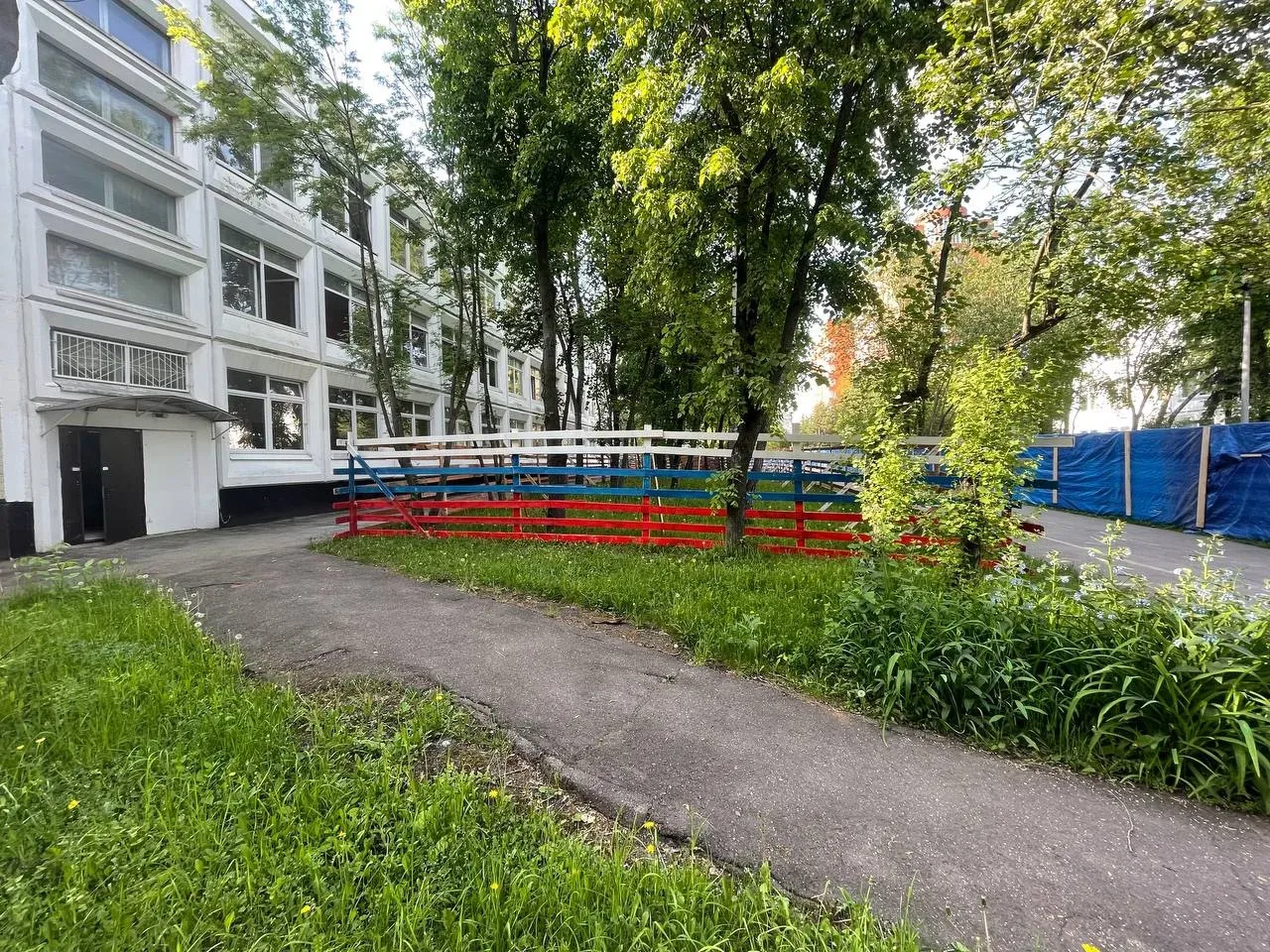 Школа №1371 на ул. Крылатские Холмы, 45к1, закрылась на  капитальный ремонт 🛠️  Ожидается, что она в