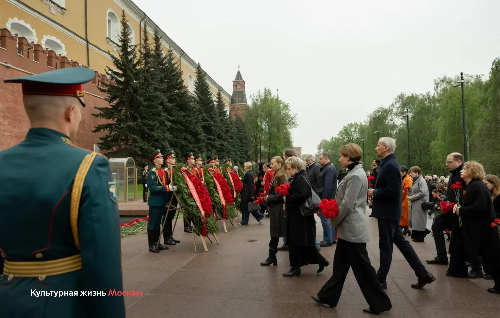 Память в одном строю: театры Департамента культуры и Союз театральных деятелей возложили цветы к Веч