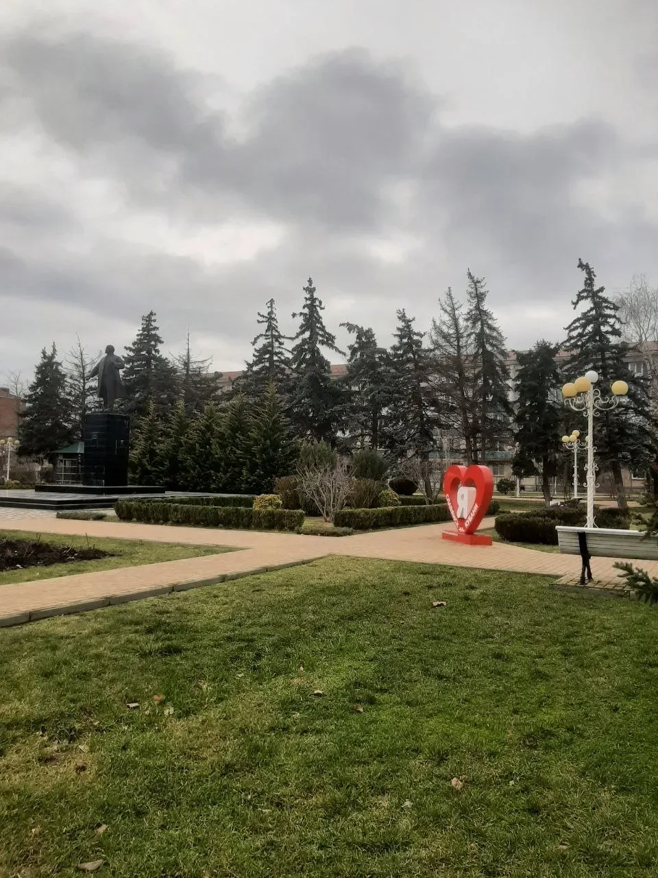 🌥В воскресенье нас ждёт тёплая комфортная погода с переменной облачностью.  17 мая жителей и гостей 